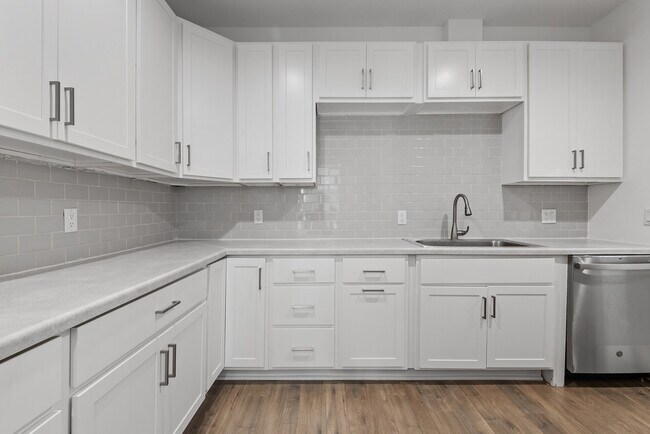 Building Photo - 5898 Urbandale Ct N