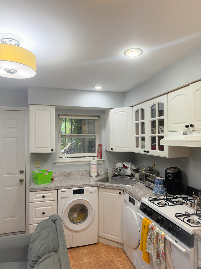 Building Photo - 109 Palisade Ave