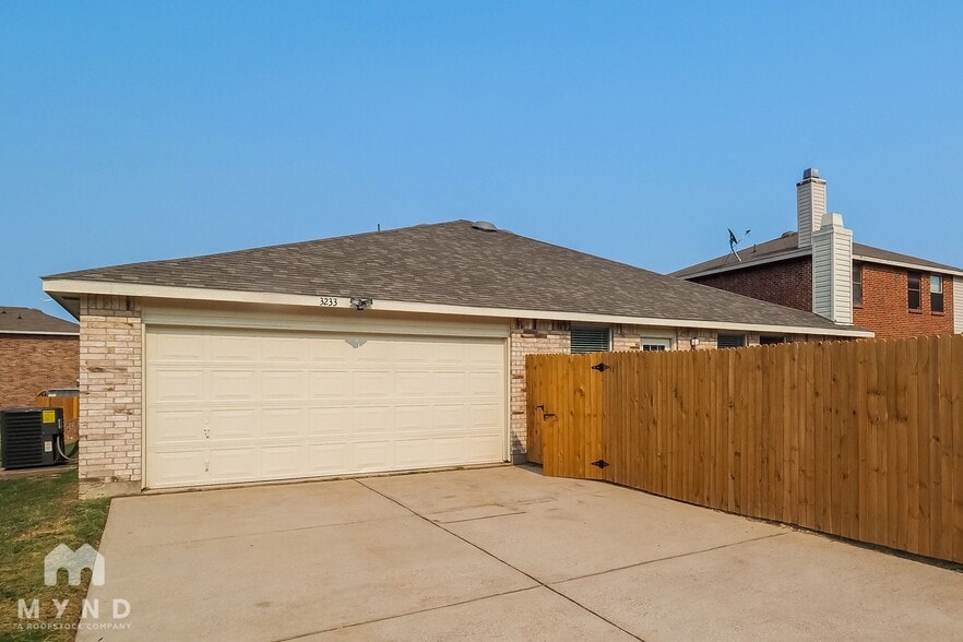 Building Photo - 3233 Sunshine Way