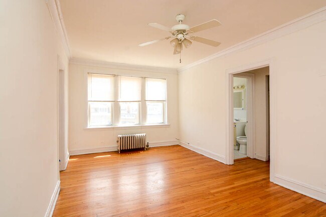 Building Photo - 4801 N Fairfield Ave