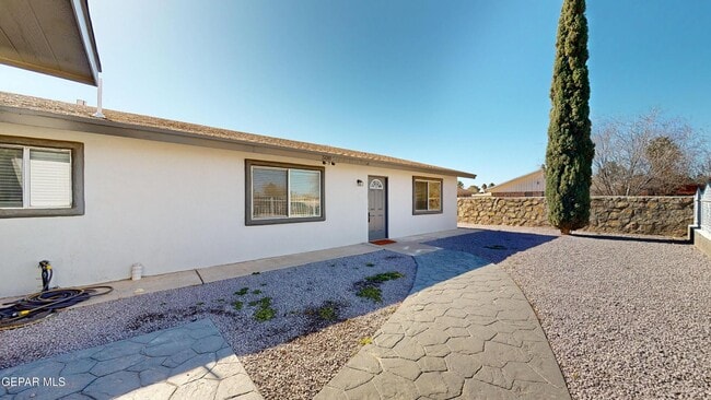 Building Photo - 508 Camino De La Rosa Rd