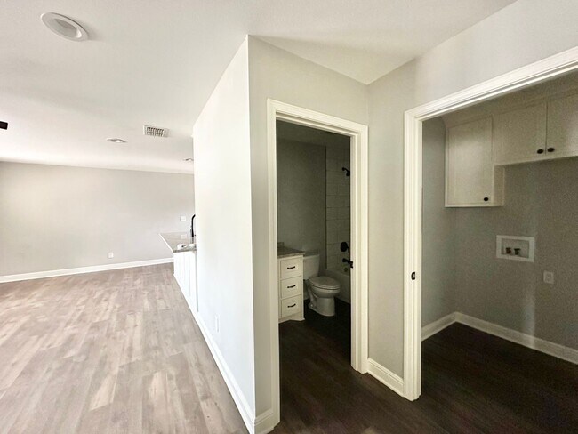 Building Photo - Pecan St. (LEASE UP ONLY)