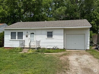 Building Photo - Nice 2 Bedroom 1 Bath bungalow! Garage! $795