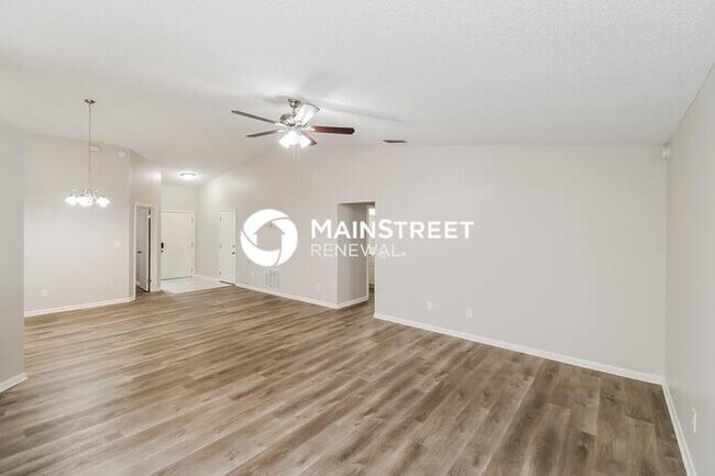 Building Photo - 3 Bedroom Pet-Friendly Home in Jacksonville, FL with Main Street Renewal