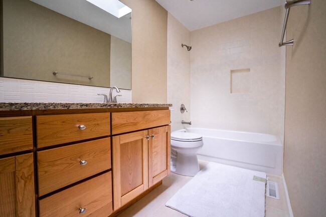 Building Photo - 3Bd/2.5Ba Sammamish House