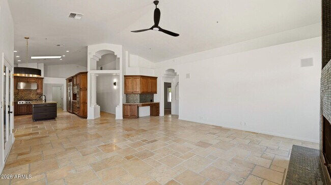 Building Photo - 8638 E Dahlia Dr