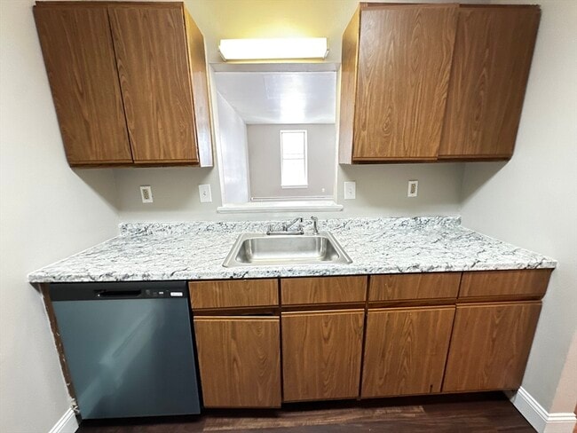 Building Photo - 174 High St