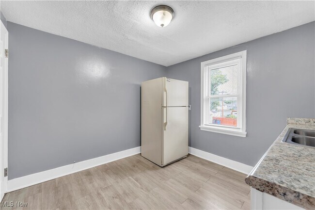 Building Photo - 2614 Oak Park Ave