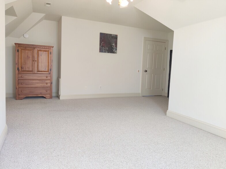 Building Photo - Room in Townhome on Presidents Dr