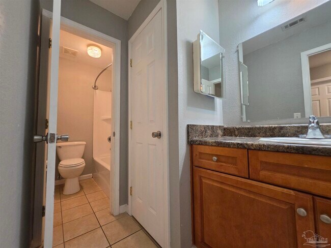 Building Photo - 3346 Green Briar Cir