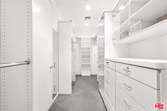 Building Photo - 211 S Valley St