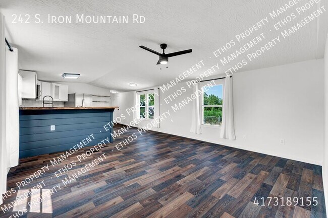 Building Photo - 242 S Iron Mountain Rd