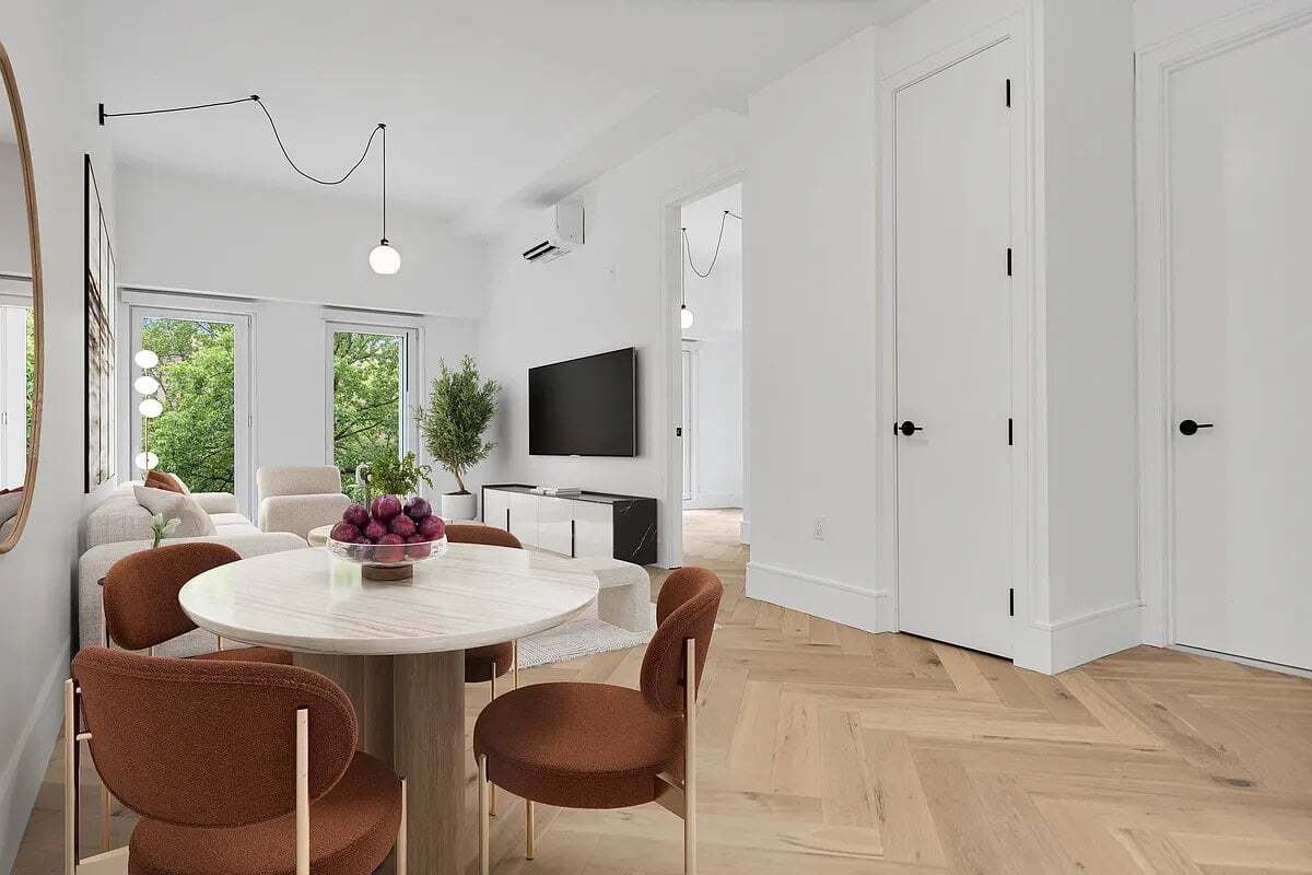 Building Photo - 313 E 17th St