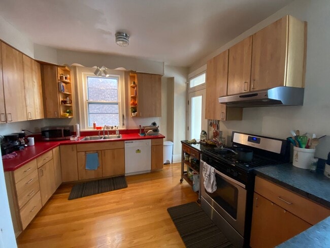 Building Photo - 1483 Belmont Ave