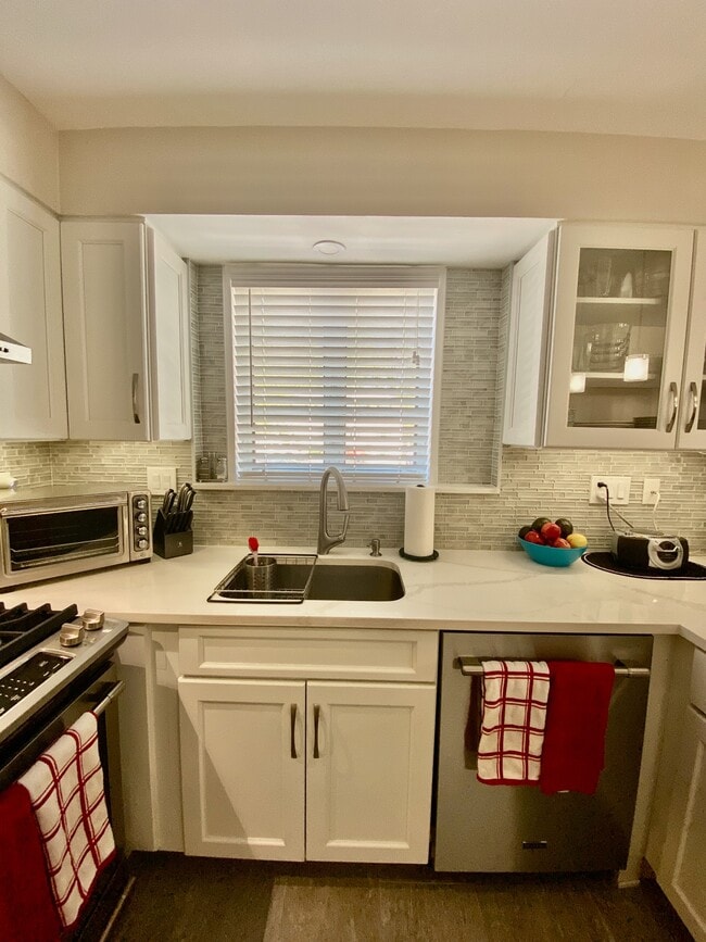 Building Photo - 5307 Pooks Hill Rd