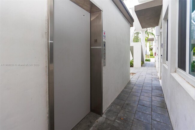 Building Photo - 6401 NW 103rd Pl