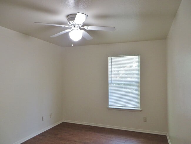 Building Photo - 2 Bedroom 2 Bathroom Unit In Georgetown