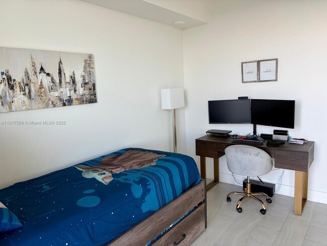 Building Photo - 2000 Metropica Wy