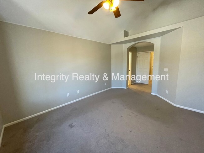 Building Photo - 9106 W Phillips Dr