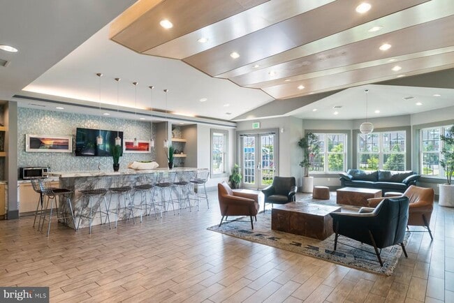 Building Photo - 844 Oriole Ave