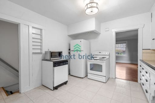 Building Photo - A beautiful 3 bed and 1 bathroom house for rent
