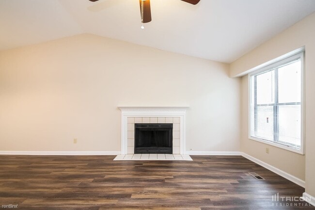 Building Photo - 3833 Greenbrook Dr