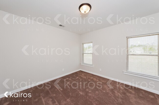 Building Photo - 180 White Oak Circle