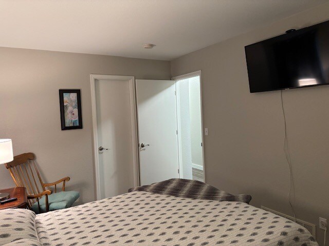 Building Photo - 403 Tynan Dr