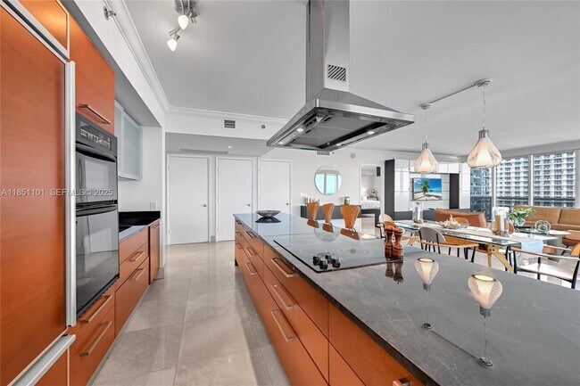 Building Photo - 1830 S Ocean Dr