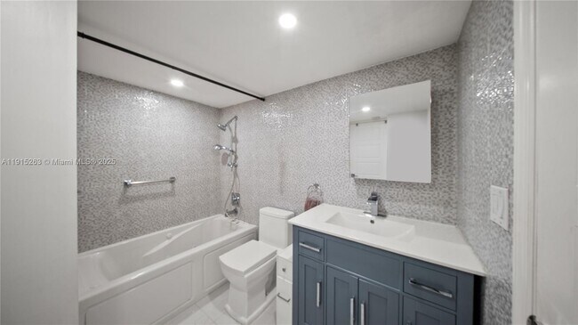 Building Photo - 2030 S Ocean Dr