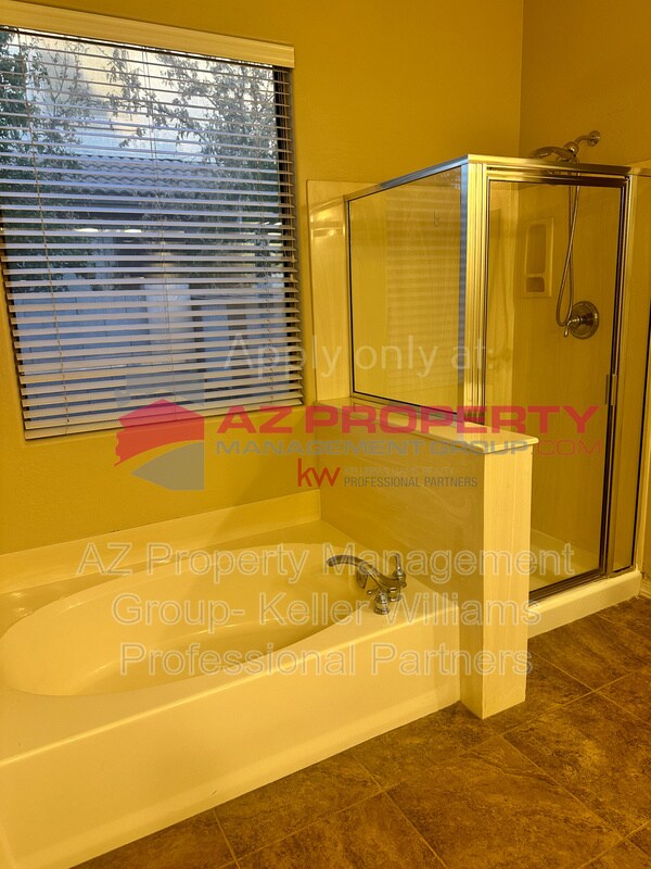 Building Photo - 16802 W Tonbridge St