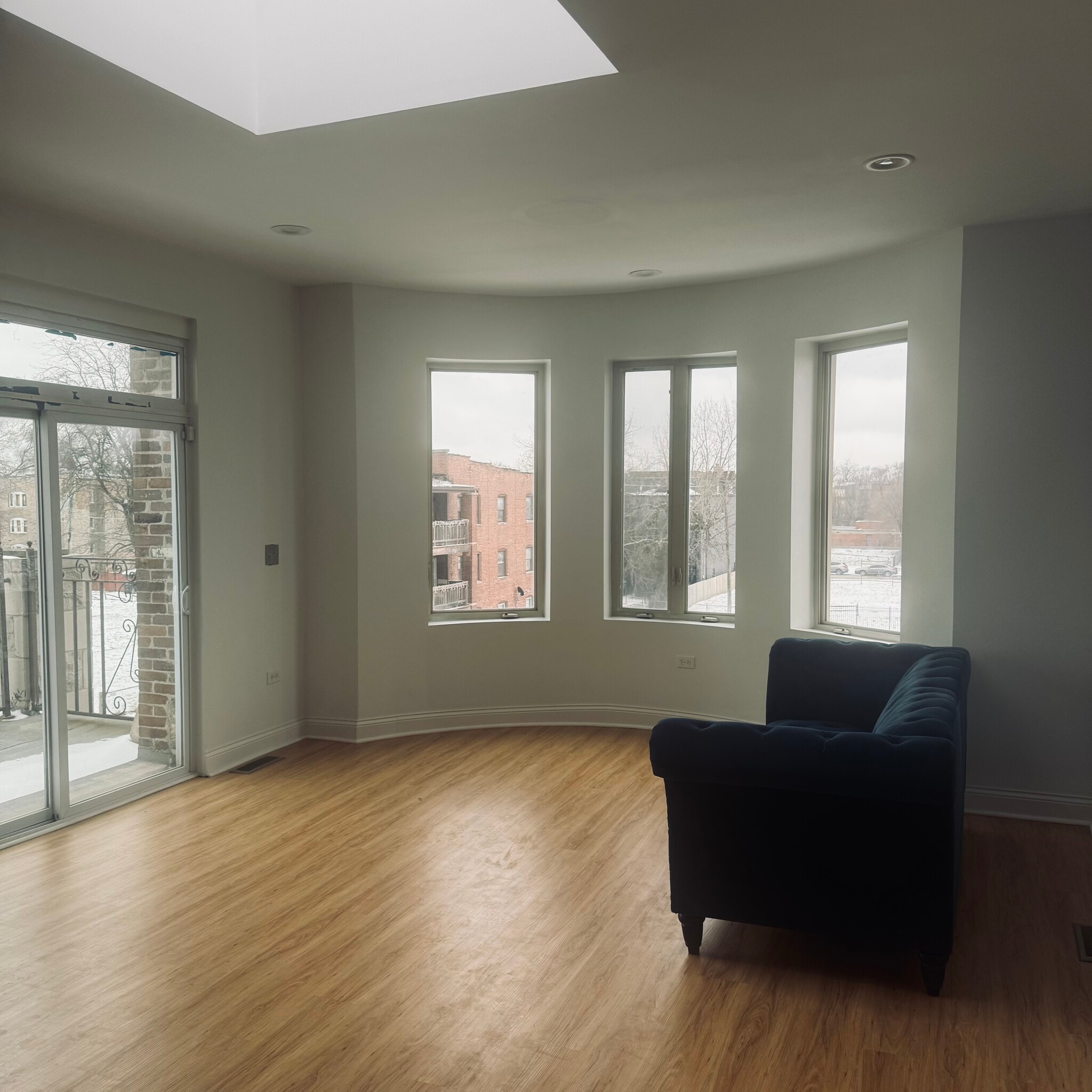 living room with patio and sky light - 1412 E Marquette Rd