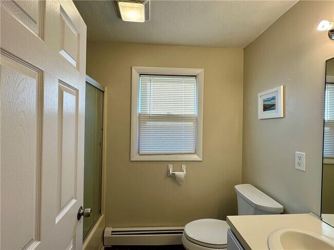 Building Photo - 35 Lancashire St