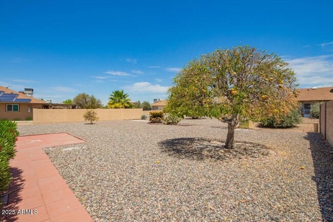Building Photo - 17615 N Whispering Oaks Dr