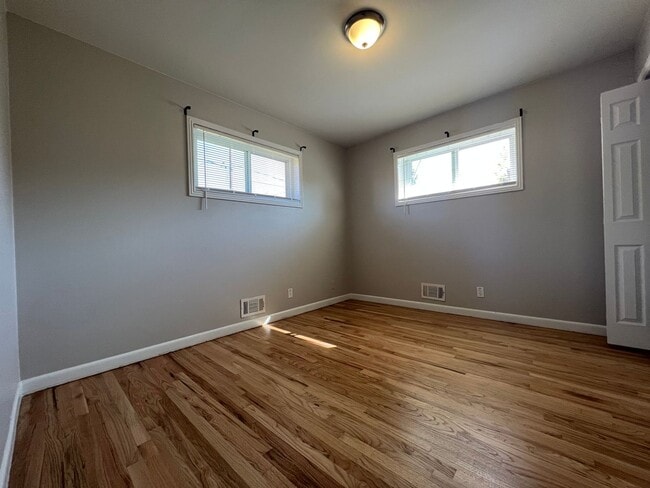 Building Photo - 3-bed 2-bath House in Northglenn available July!