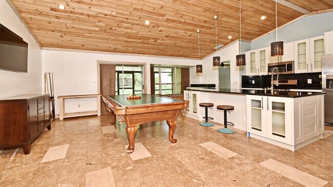 Building Photo - 8924 Angelica Dr
