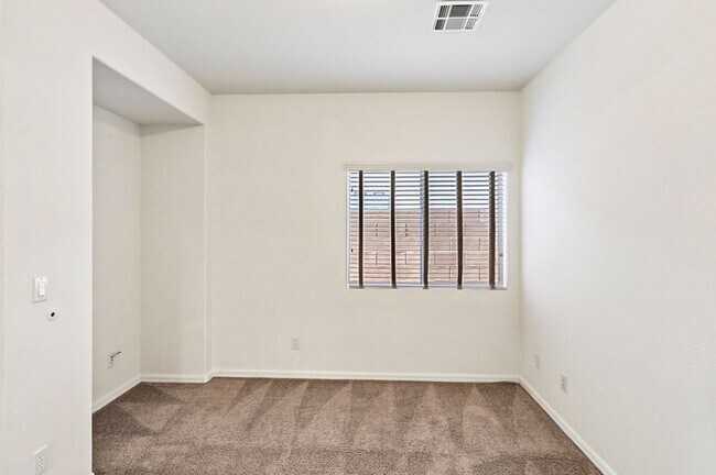 Building Photo - Lovely Northwest Gated Community Home