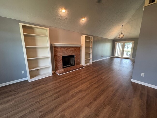 Building Photo - 1049 Mustang Ct