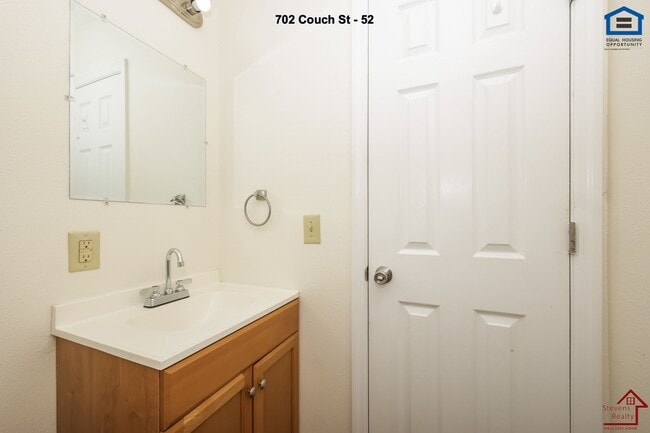 Building Photo - 702 Couch St