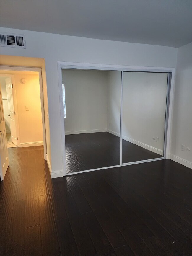 Building Photo - 5339 Newcastle Ave