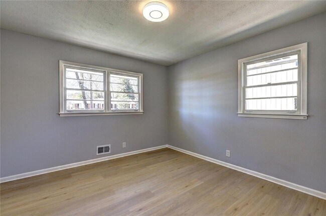 Building Photo - 469 Dogwood Dr NW