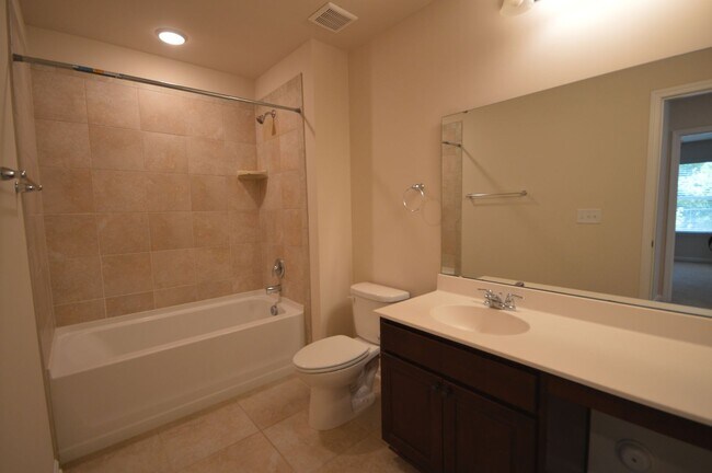 Building Photo - 904 Cozy Oak Ave