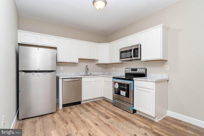Building Photo - 60 Breckenridge St