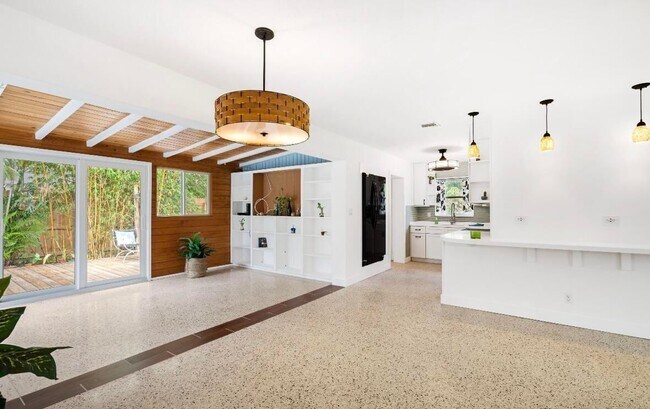 Building Photo - 549 Fairwind Dr