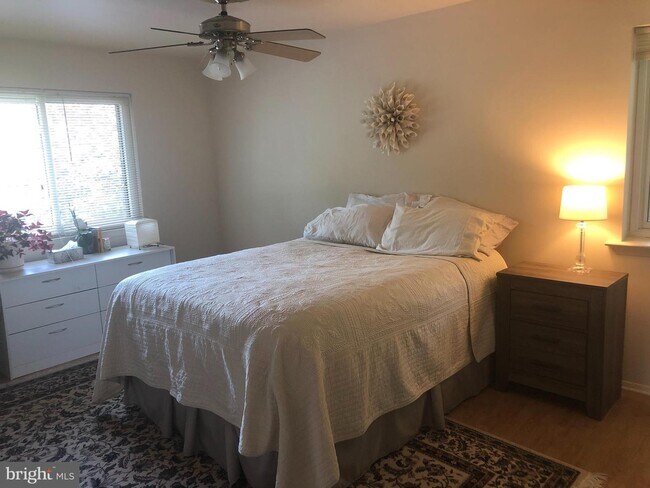 Building Photo - 201 Village Walk