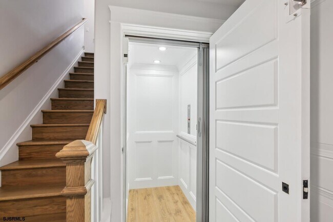 Building Photo - 9412 Ventnor Ave