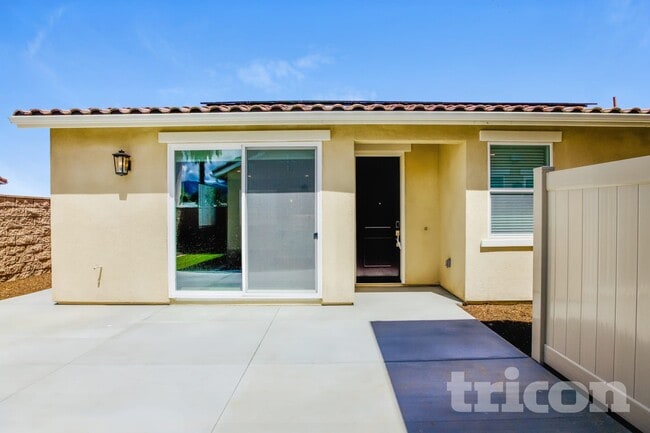 Building Photo - 611 Citron St