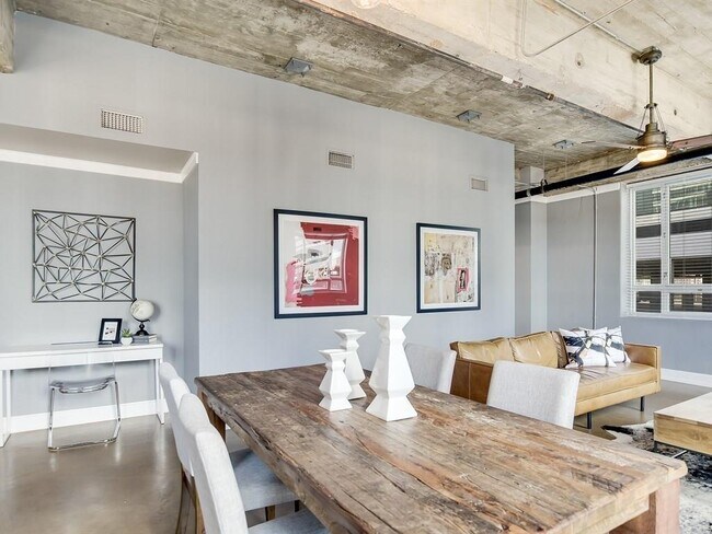 Building Photo - 710 Colorado St