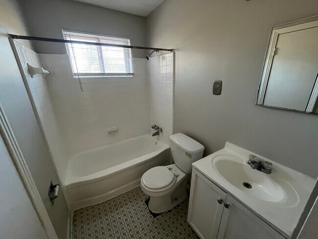 Building Photo - 4866 Teal Ave