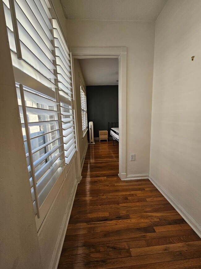 Building Photo - Cap Hill Beautiful 2 Bed Charming and Light Filled condo in the Blenheim